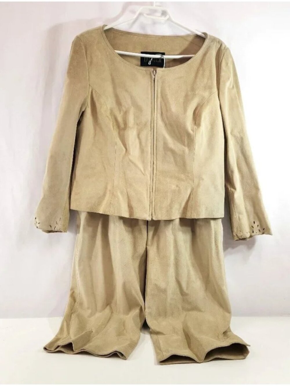 Danier Matching 2-Piece Suede Jacket & Crop Pants Size  12